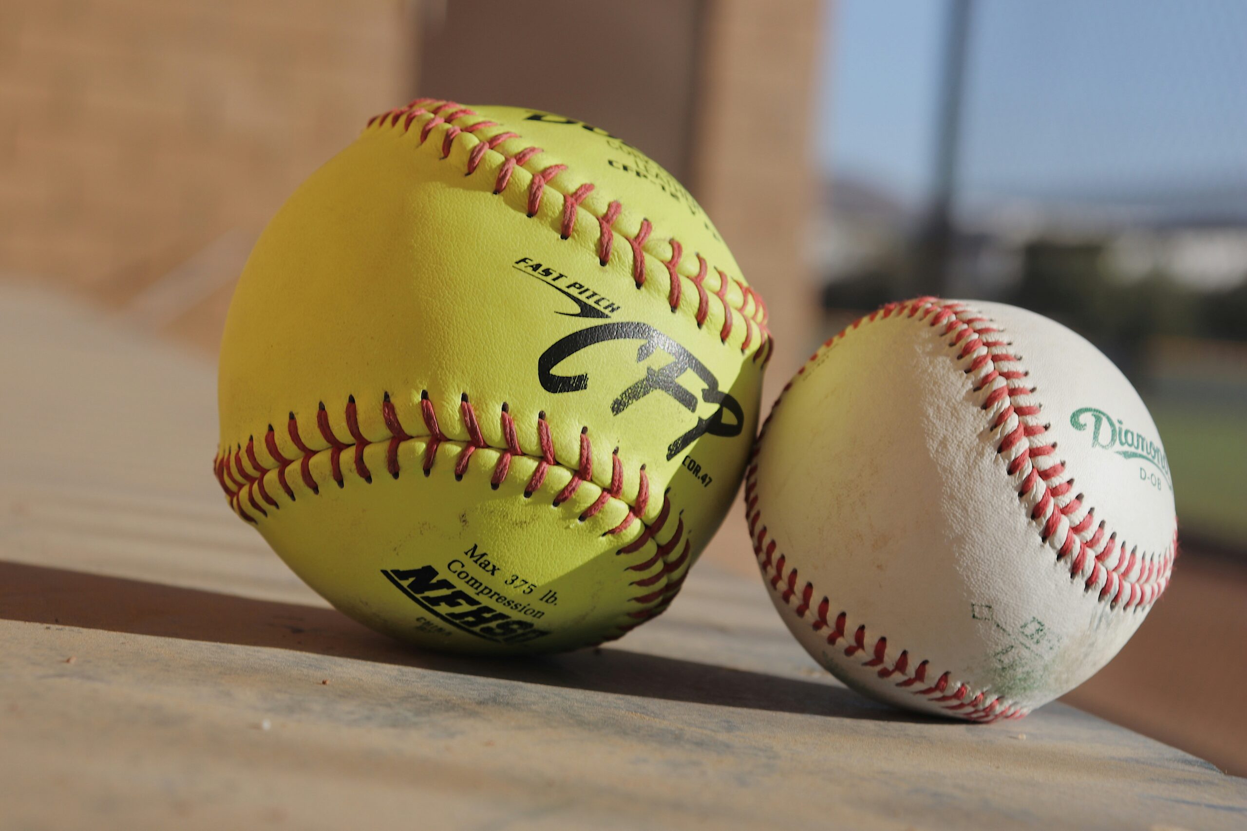 Perbedaan Softball dan Baseball: Mana yang Lebih Seru?